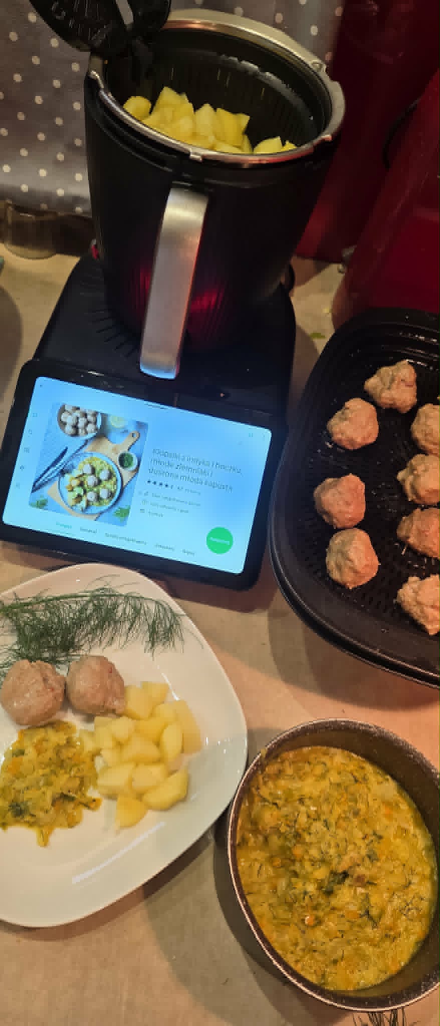 Klopsiki z indyka i boczku z duszoną młodą kapustą Thermomix